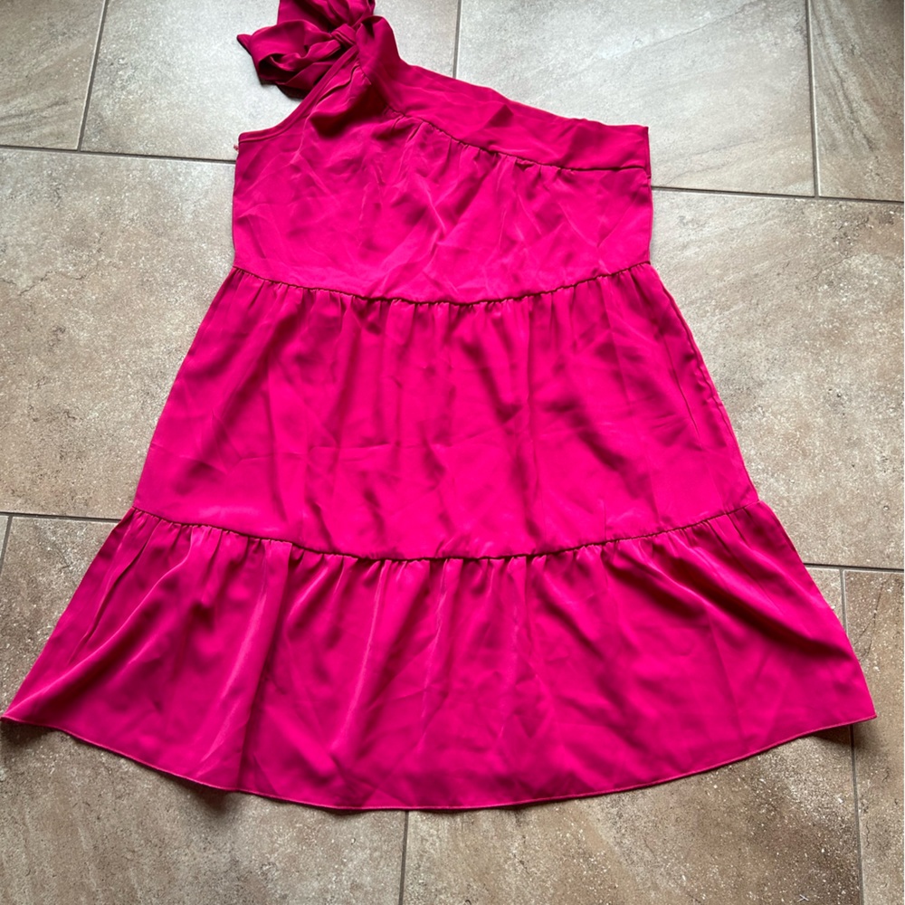 One shoulder pink dress